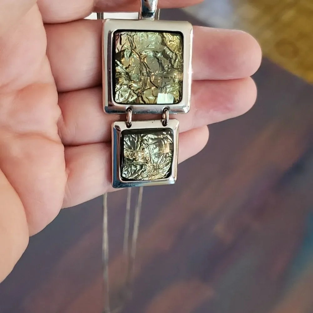 EUC Pretty Lia Sophia Pendant Necklace